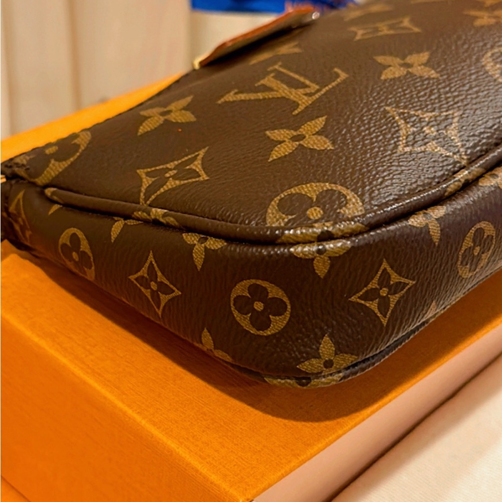 💯% Authentic Louis Vuitton Pochette✨ - Picture 9 of 16